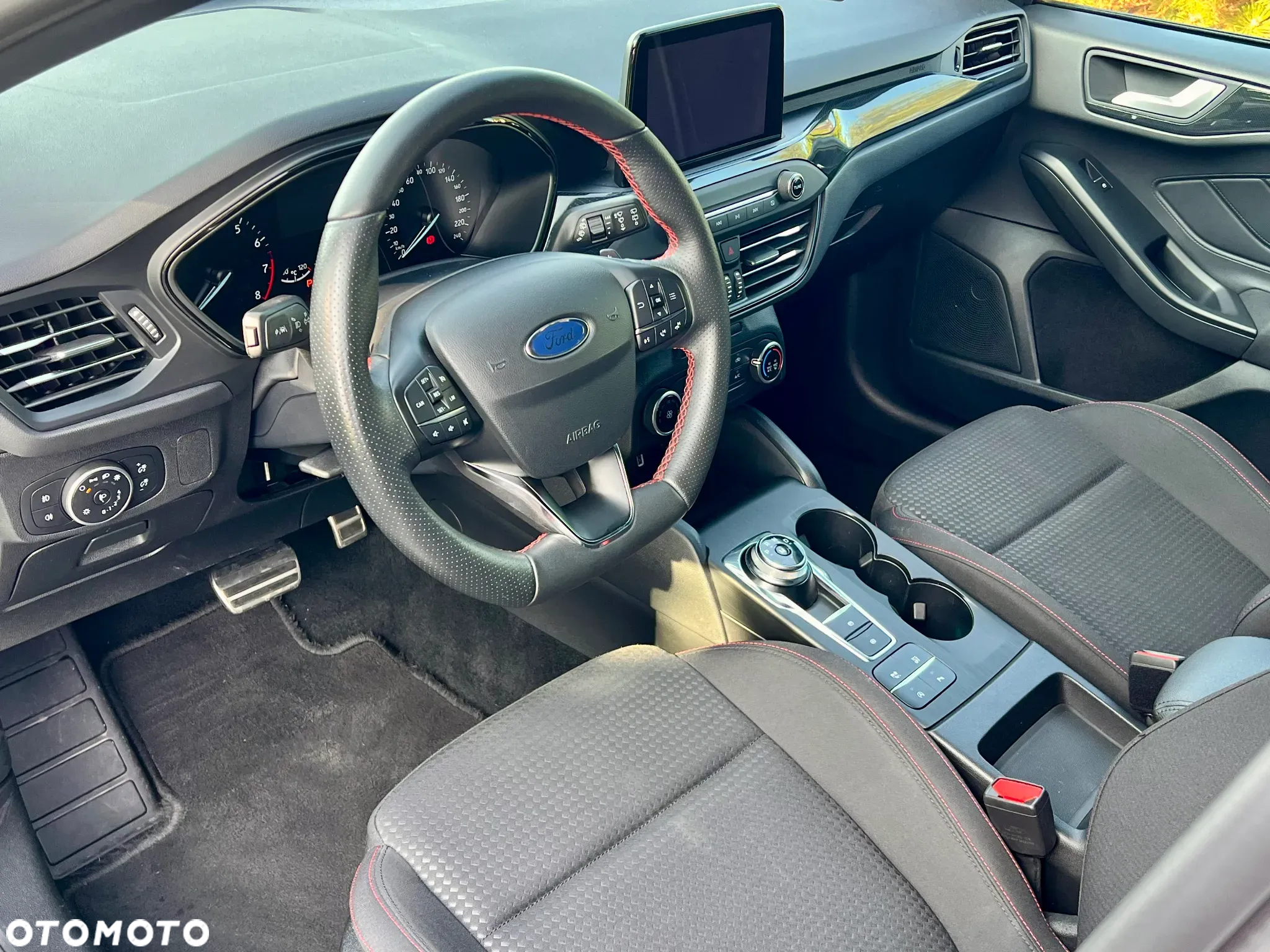 Ford Focus 1.0 EcoBoost Hybrid ST-LINE X - 25