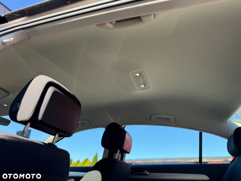 Volkswagen Passat - 22