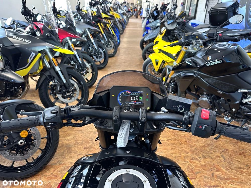 Suzuki GSX - 13