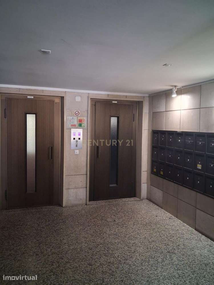Apartamento T2 na Avenida Carolina Michaelis Linda a Velha - Grande imagem: 4/14