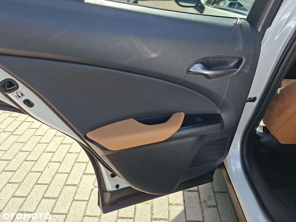 Lexus UX 250h GPF Business 2WD - 16
