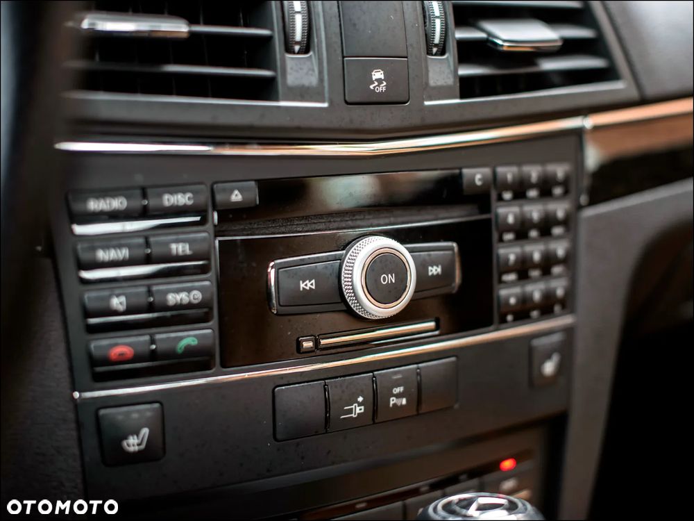 Mercedes-Benz Klasa E 250 BlueEFFICIENCY 7G-TRONIC Avantgarde - 27
