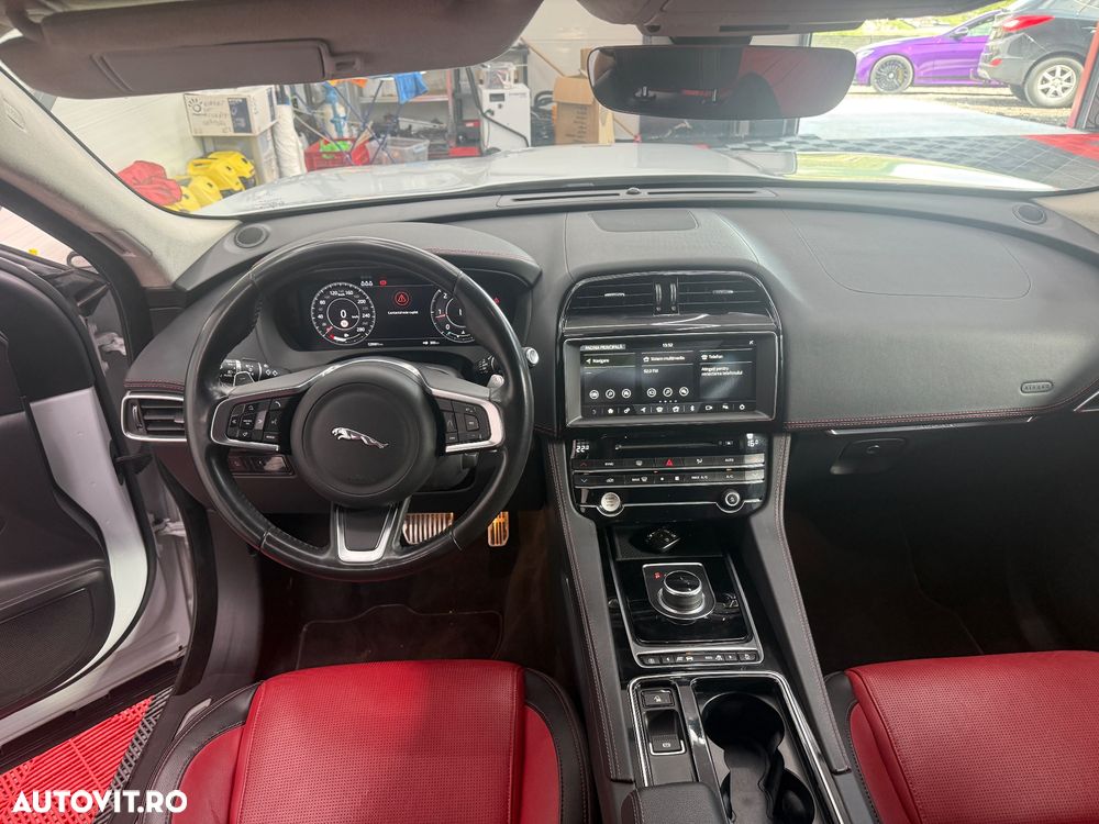 Jaguar F-Pace 20d Aut. R-Sport - 9