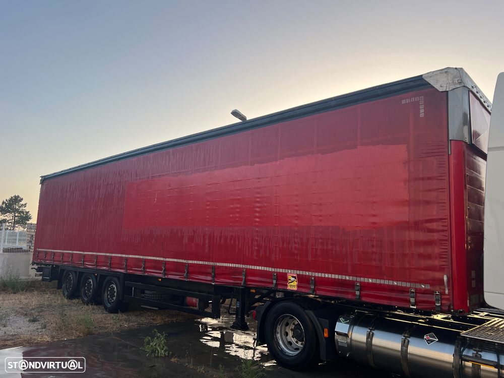 Schmitz Cargobull SEMI / MEGA VARIOS 3M