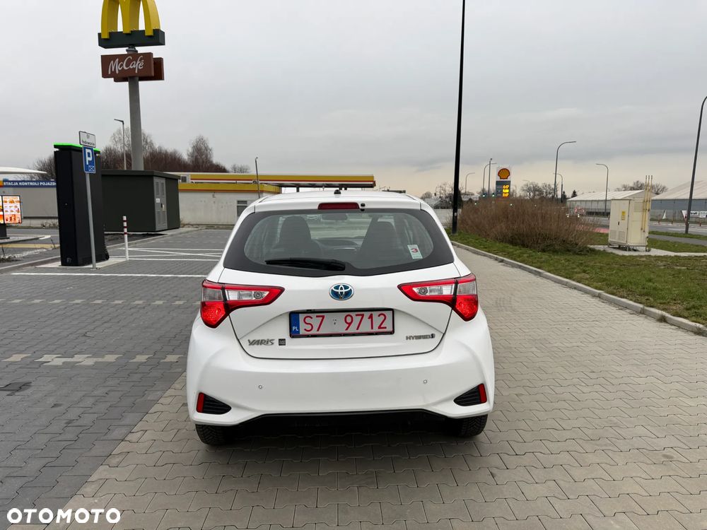 Toyota Yaris Hybrid 100 Premium - 6