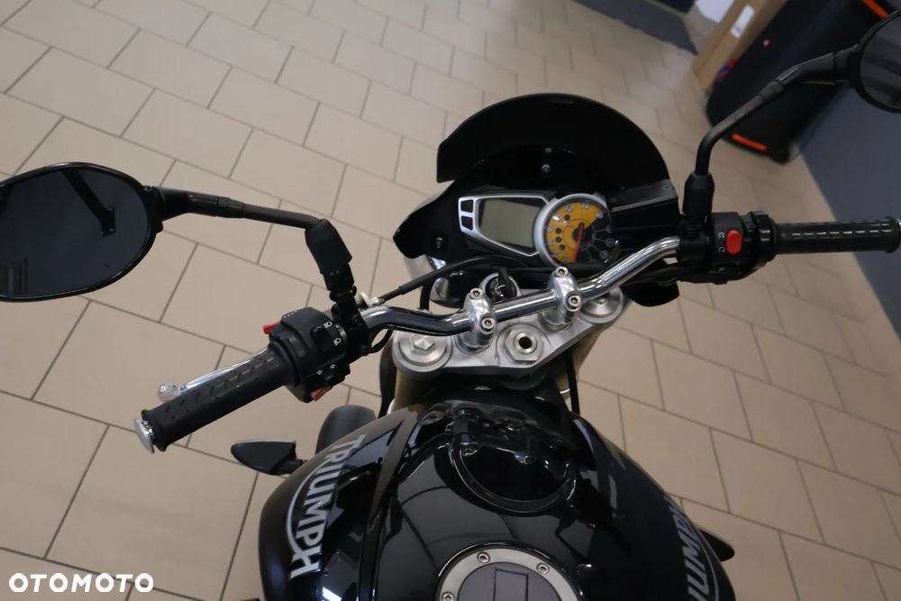 Triumph Street Triple - 8