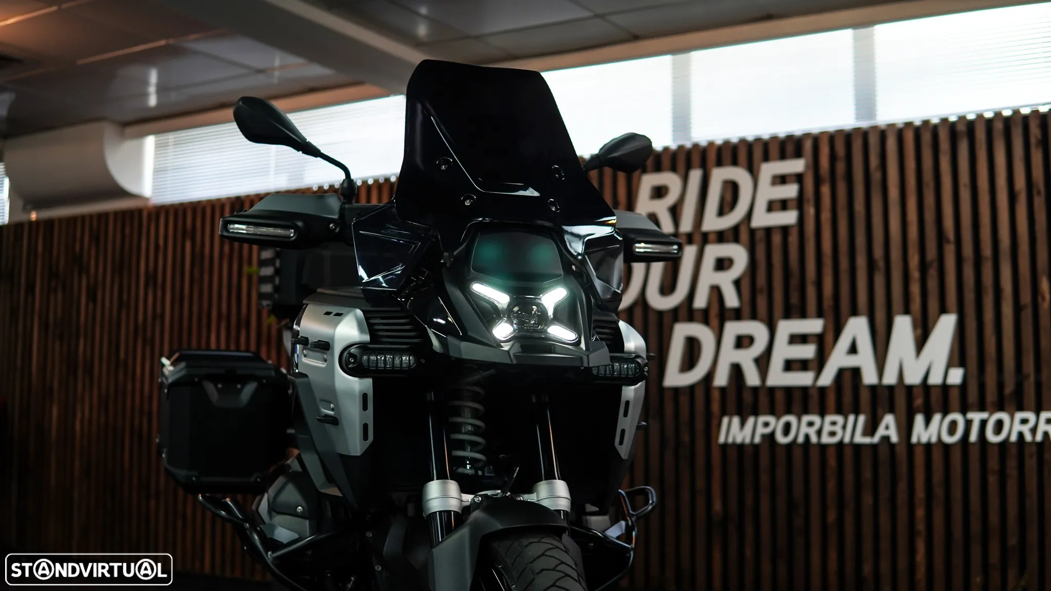BMW R 1300 GS Adventure TRIPLE BLACK C/ AKRAPOVIC - 26