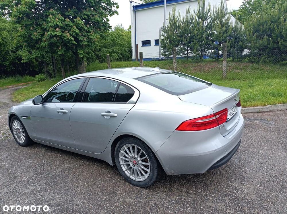 Jaguar XE 2.0 D Prestige - 4