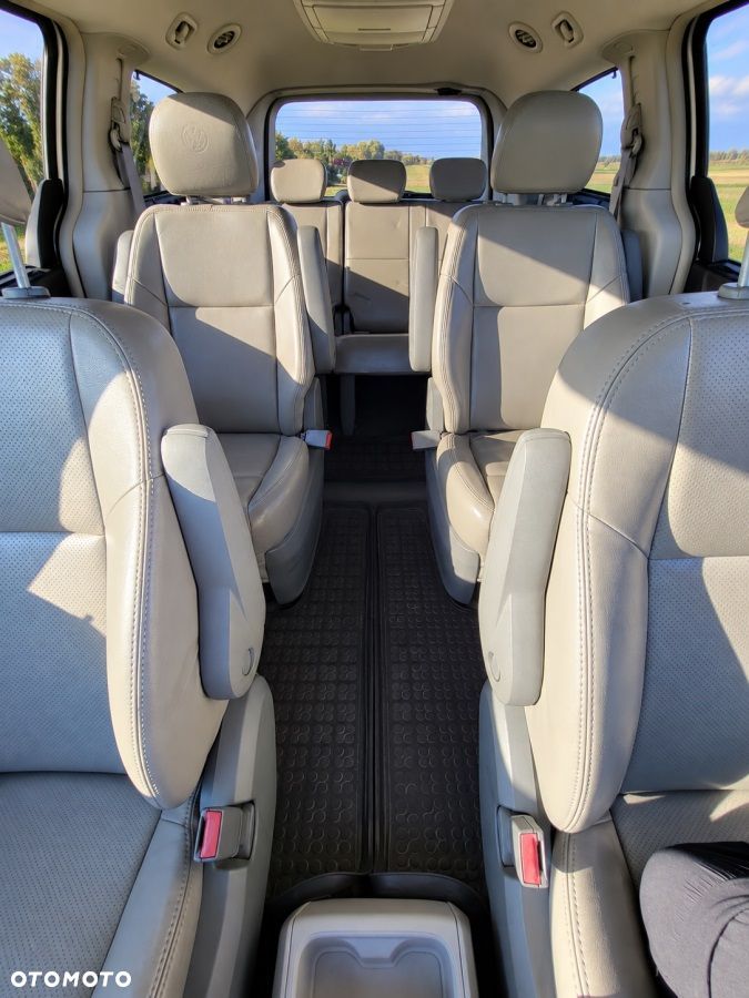 Volkswagen Routan - 12