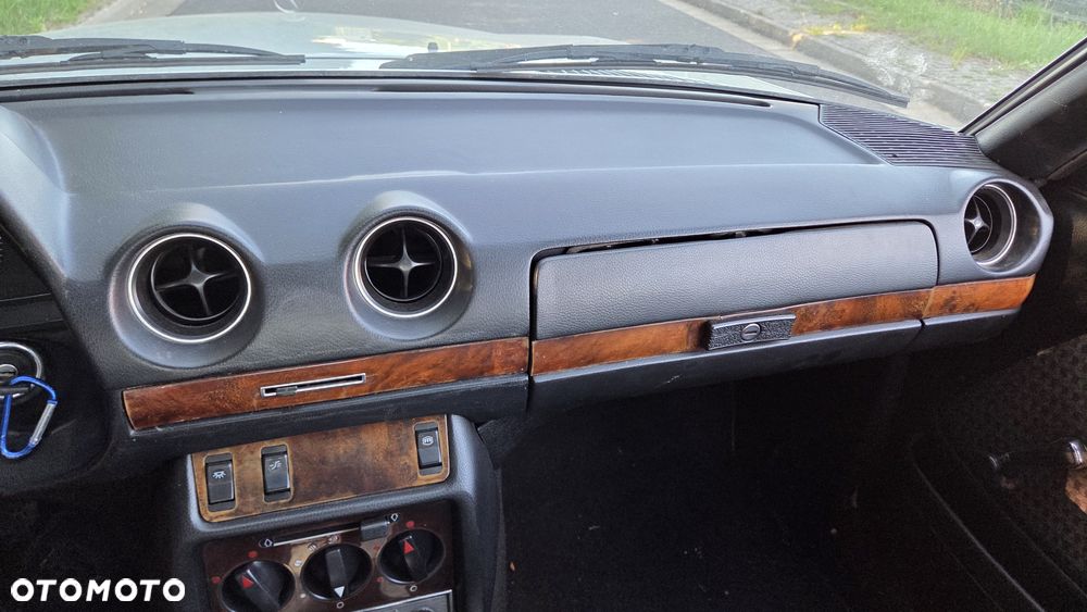 Mercedes-Benz W123 - 12