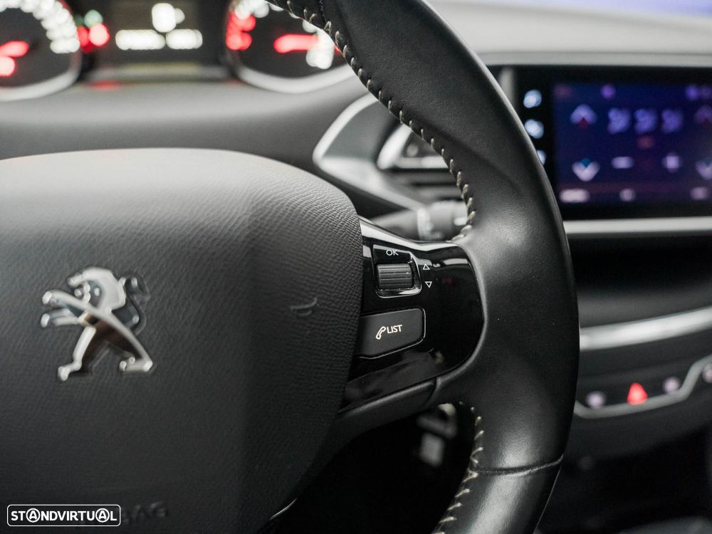 Peugeot 308 1.2 PureTech Style - 21