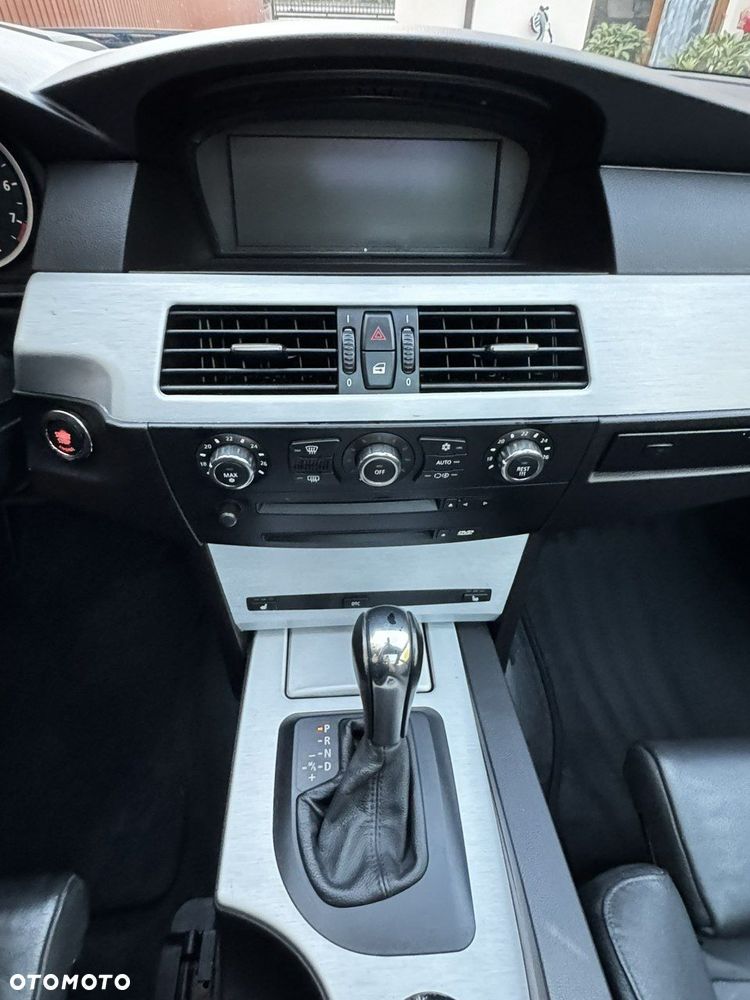 BMW Seria 5 530i Touring - 10
