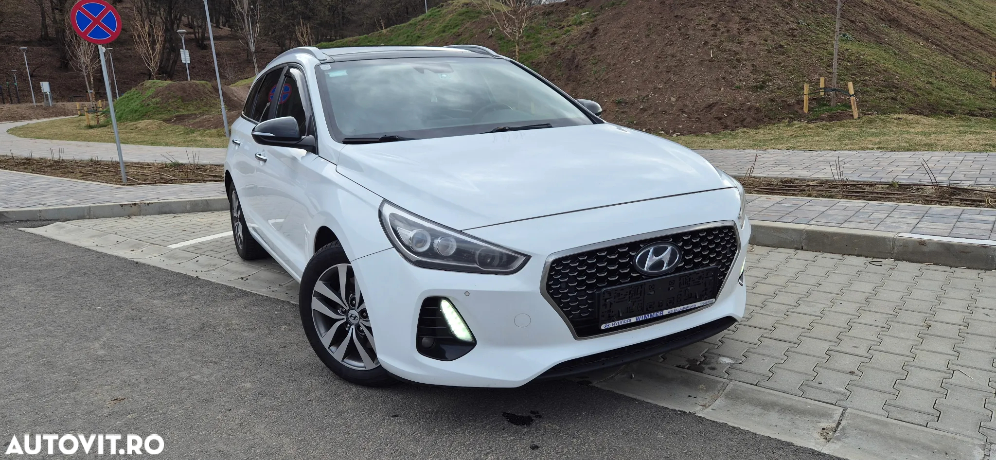 Hyundai i30 Kombi 1.6 CRDI DCT Passion Plus - 2