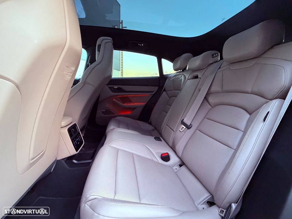 Porsche Taycan Cross Turismo 4 - 20