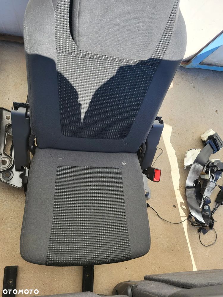 Komplet foteli Peugeot 5008 7os. - 13