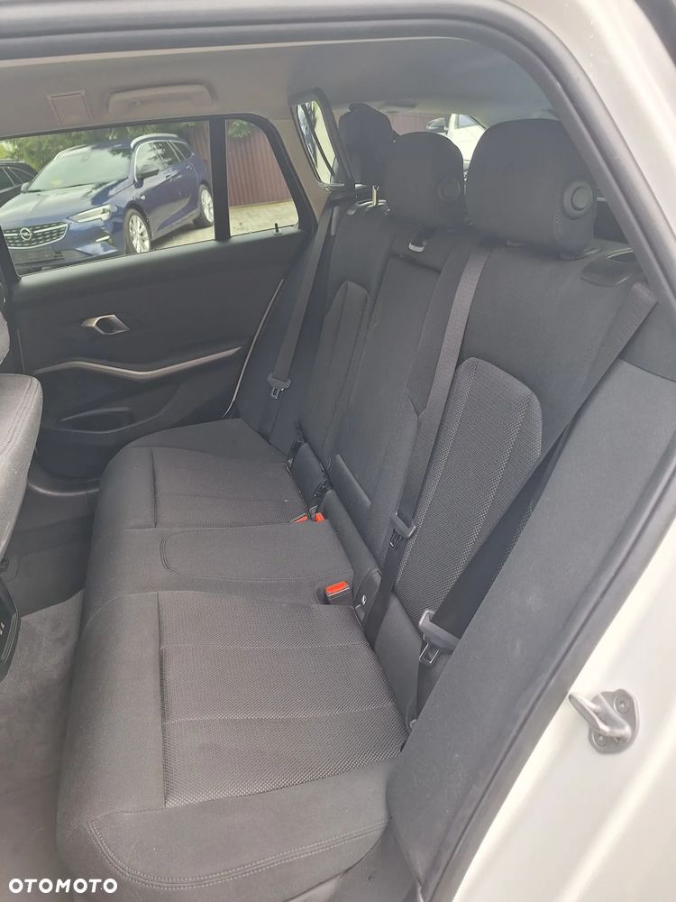 BMW Seria 3 330i xDrive Sport Line sport - 31