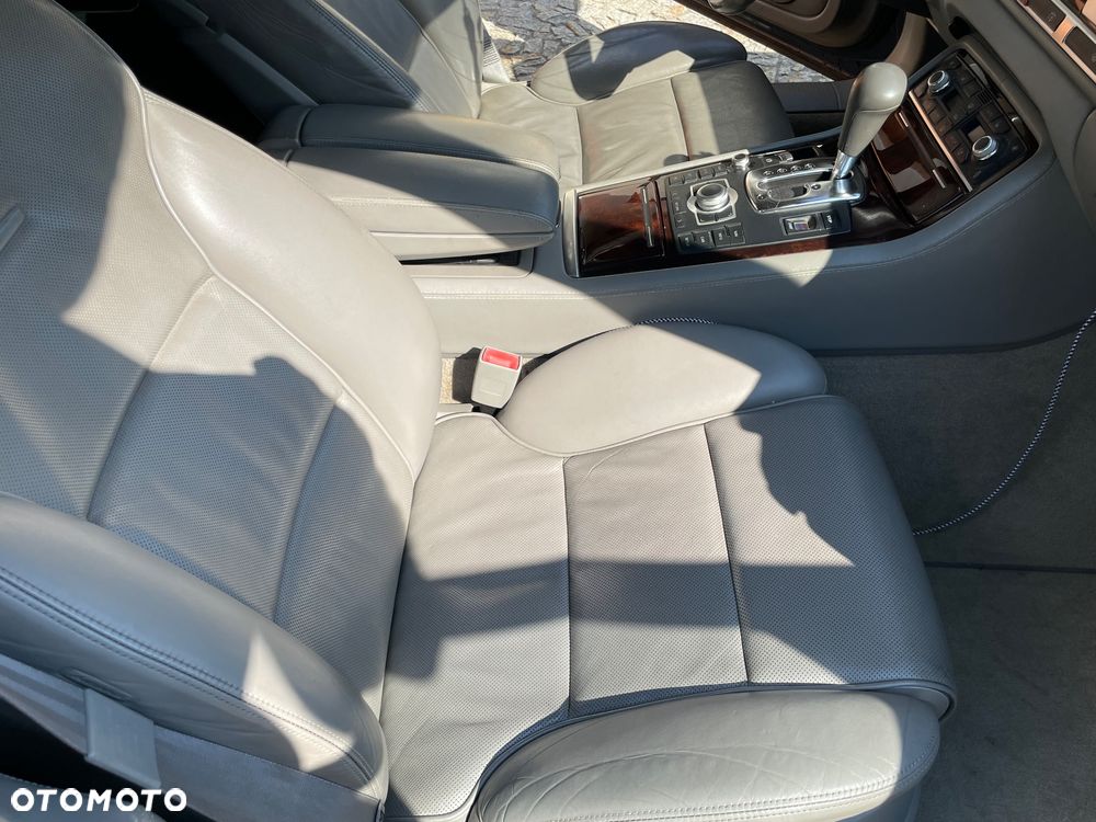 Audi A8 4.2 Quattro - 15
