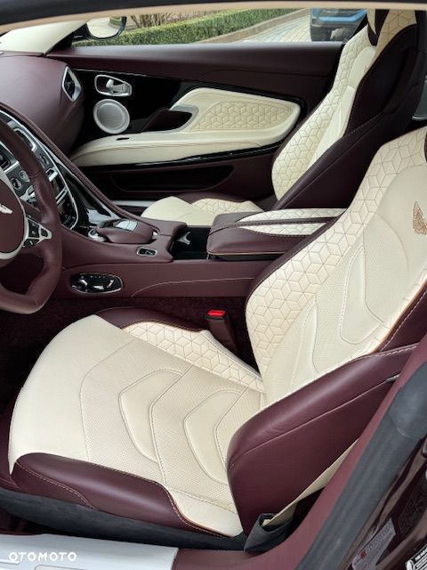 Aston Martin DBS Superleggera Standard - 17