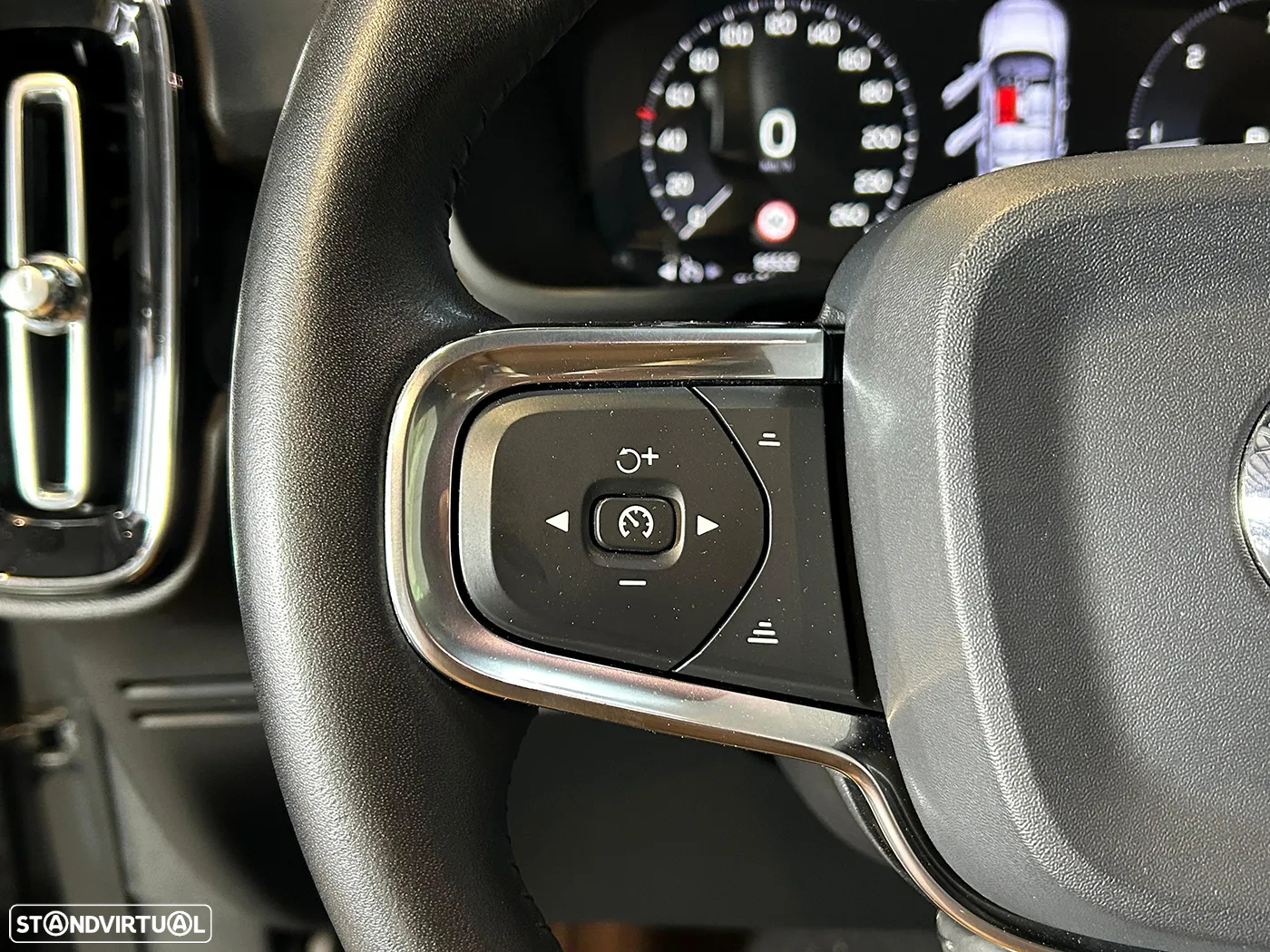 Volvo XC 40 2.0 D3 Momentum Plus Geartronic - 26