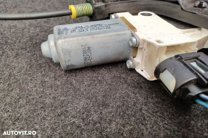 Macara geam fata dreapta electrica 7227130 7182112 71821329 942889100 - 7