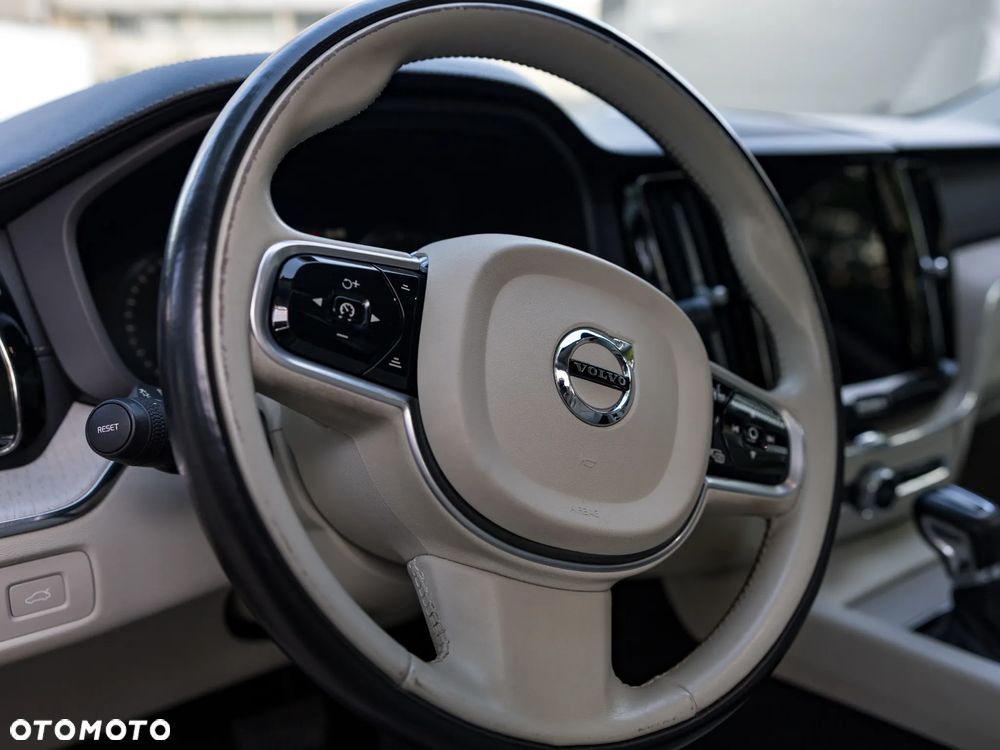 Volvo XC 60 D5 AWD Inscription - 36