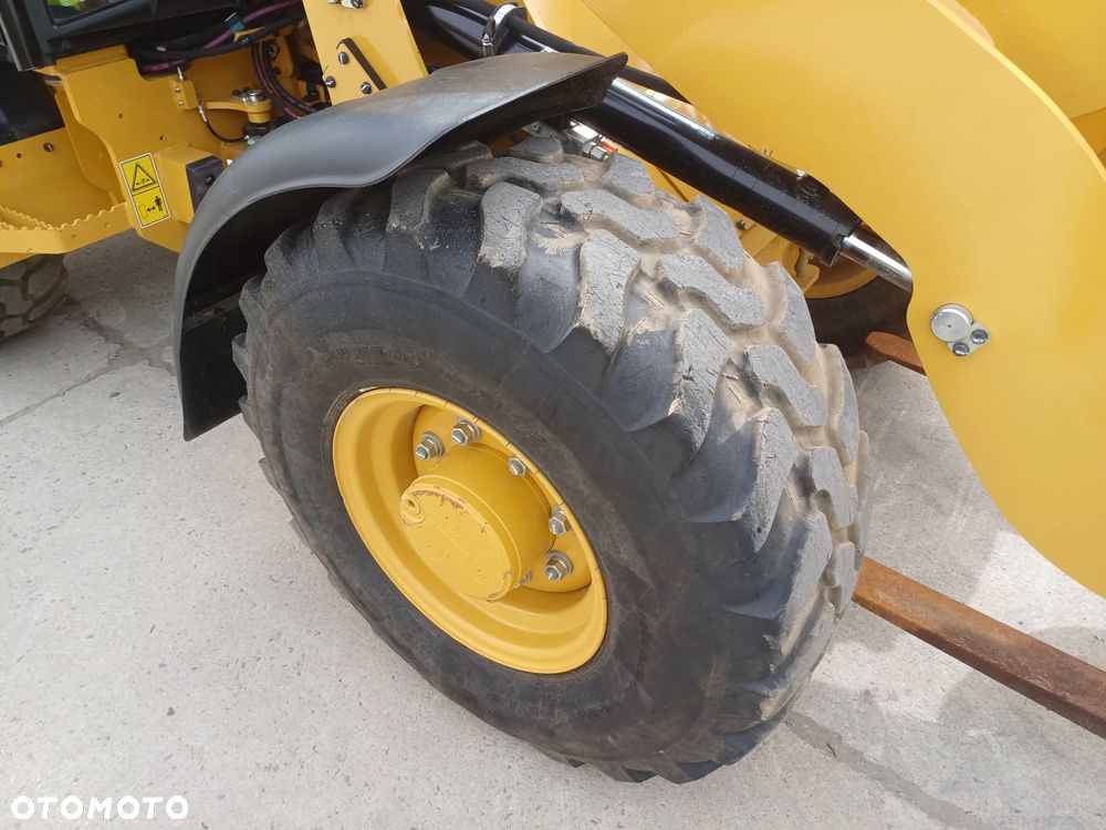 Caterpillar 906M - 15