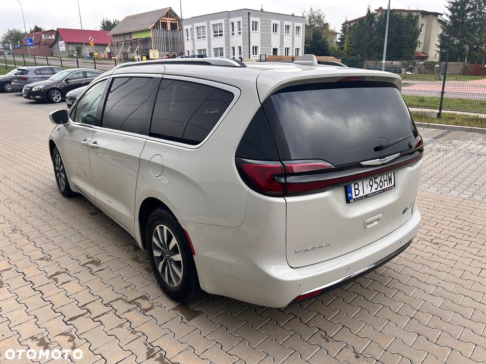 Chrysler Pacifica - 5