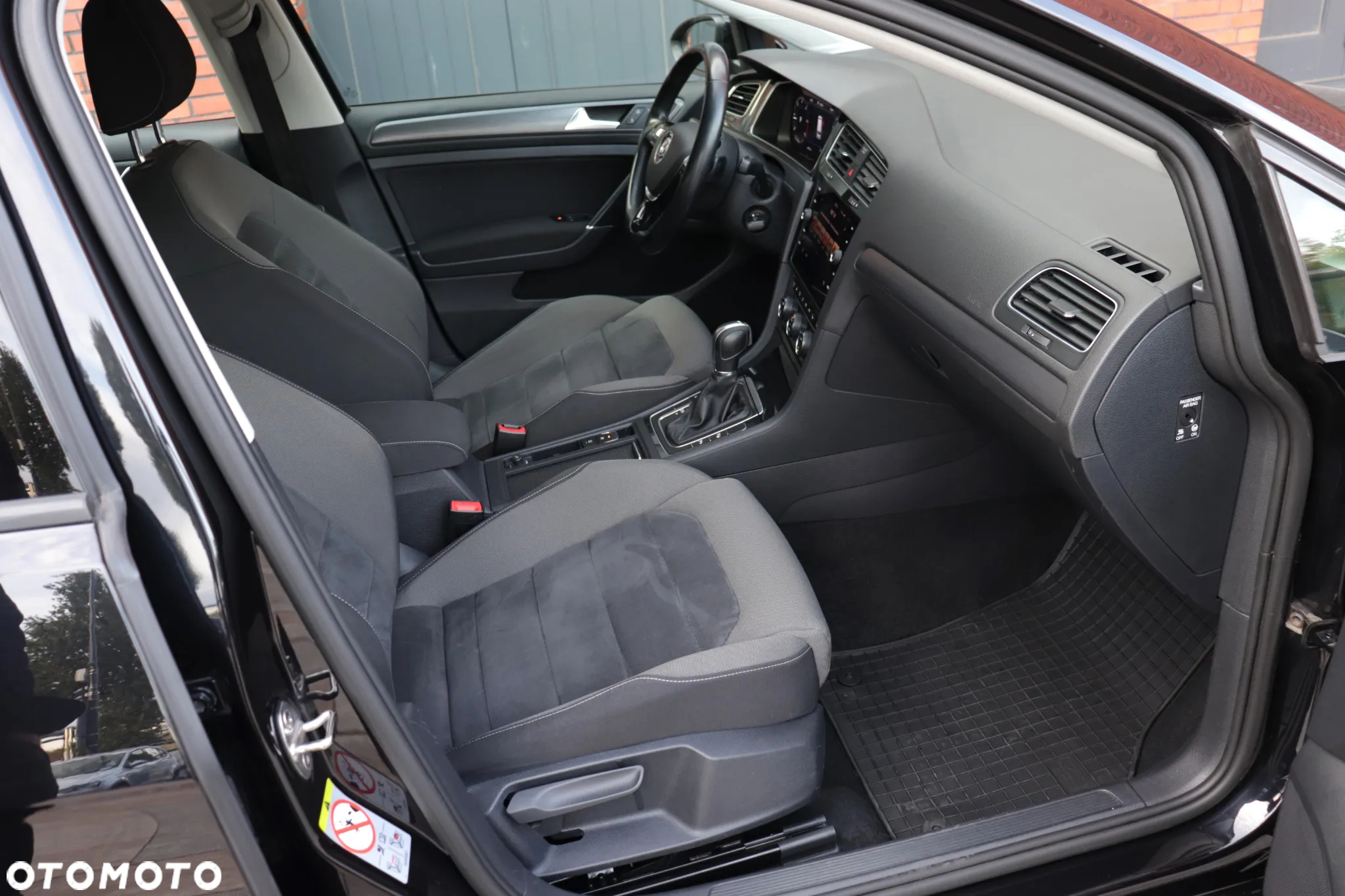 Volkswagen Golf 2.0 BlueTDI DSG Highline - 32