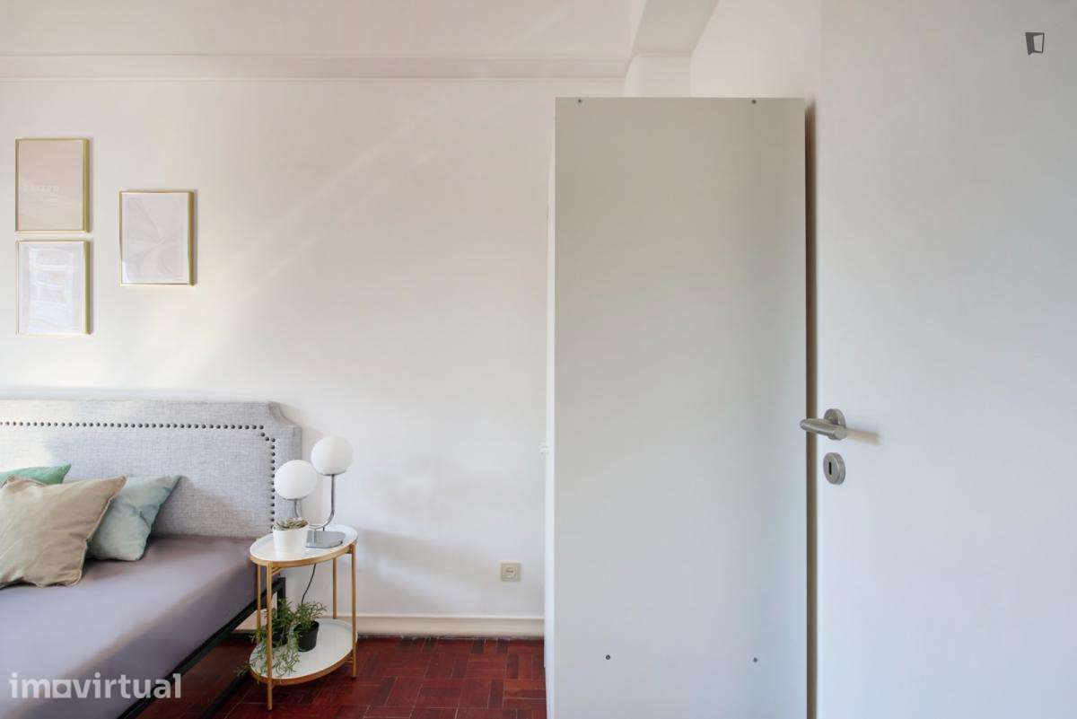 Quarto - localizado em Roma-Areeiro Lisbon - Grande imagem: 2/53