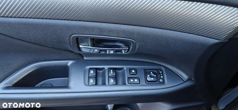 Mitsubishi Outlander 2.0 Intense 4WD CVT - 32
