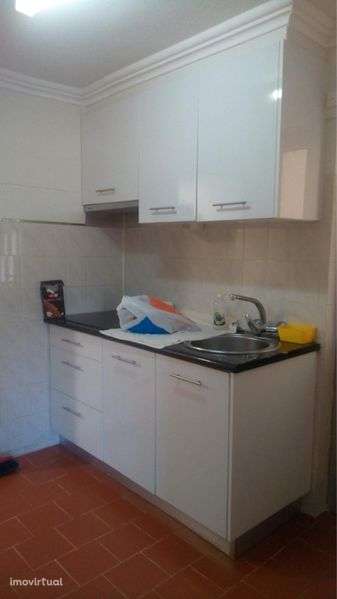 Arrendo casa T2 com logradouro - Grande imagem: 2/9