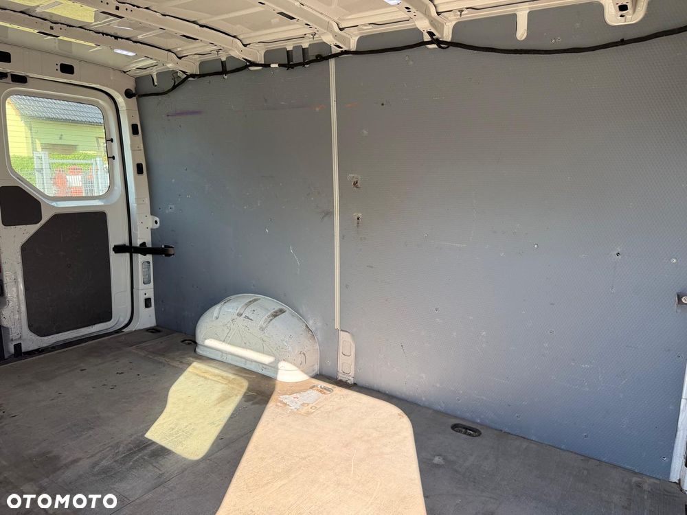 Volkswagen Crafter - 11