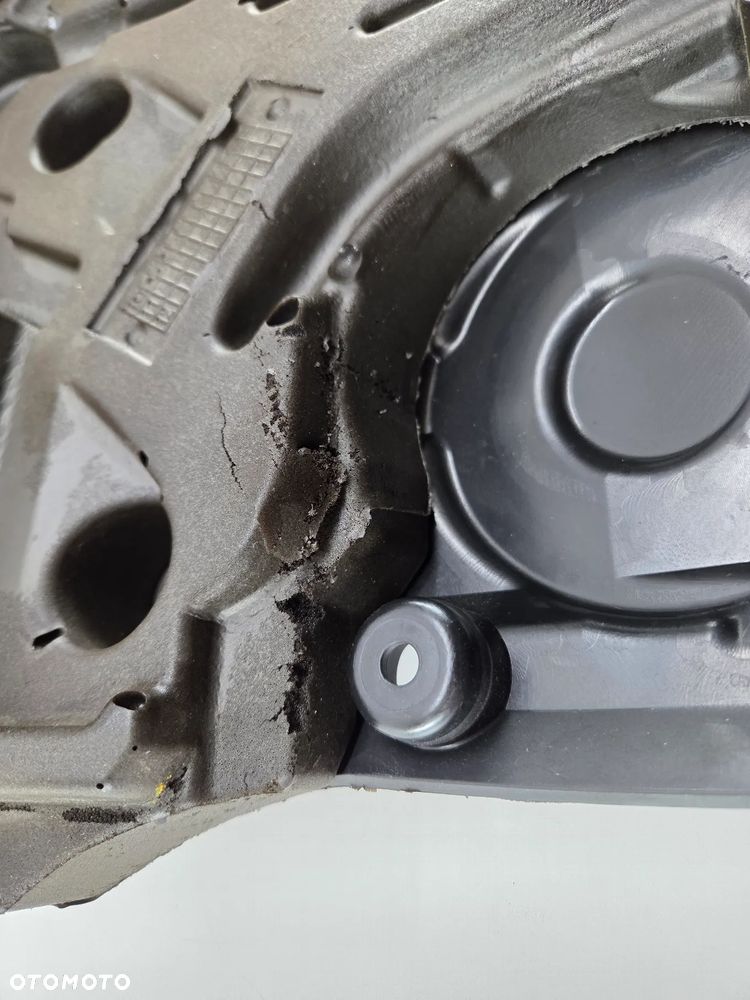 BMW 1 E82 N43B20A POKRYWA SILNIKA K51002451 - 7