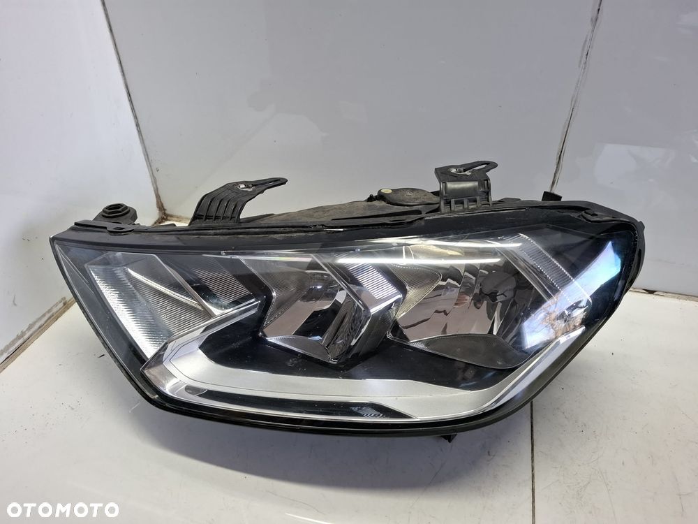 LEWA LAMPA PRZEDNIA PRZÓD ZWYKŁA AUDI A1 II 82A 82a941003 IDEALNA - 2