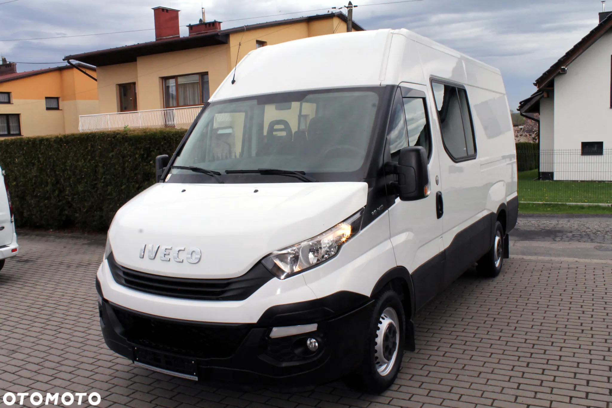Iveco DAILY 35S14 6 MIEJSCOWY BRYGADOWY - 2