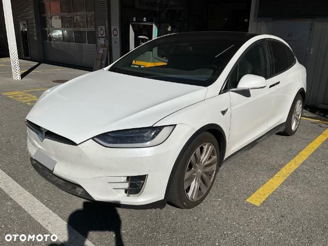 Tesla Model X - 1