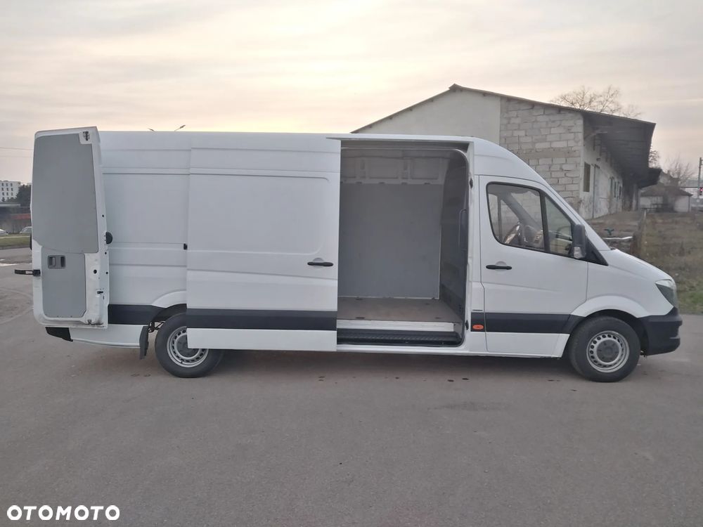 Mercedes-Benz Sprinter - 11