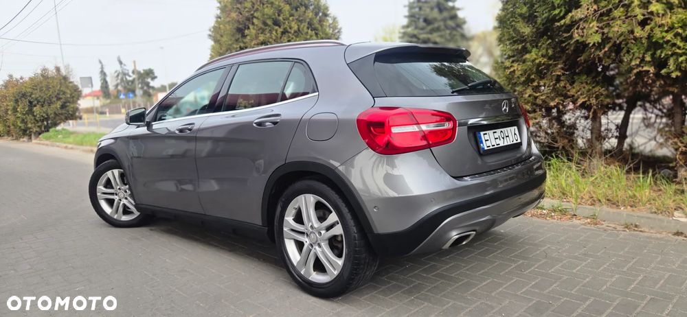 Mercedes-Benz GLA 250 7G-DCT StreetStyle - 10