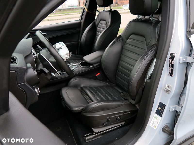Alfa Romeo Stelvio 2.0 Turbo Sprint Q4 - 12