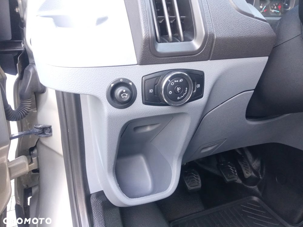 Ford Transit - 12
