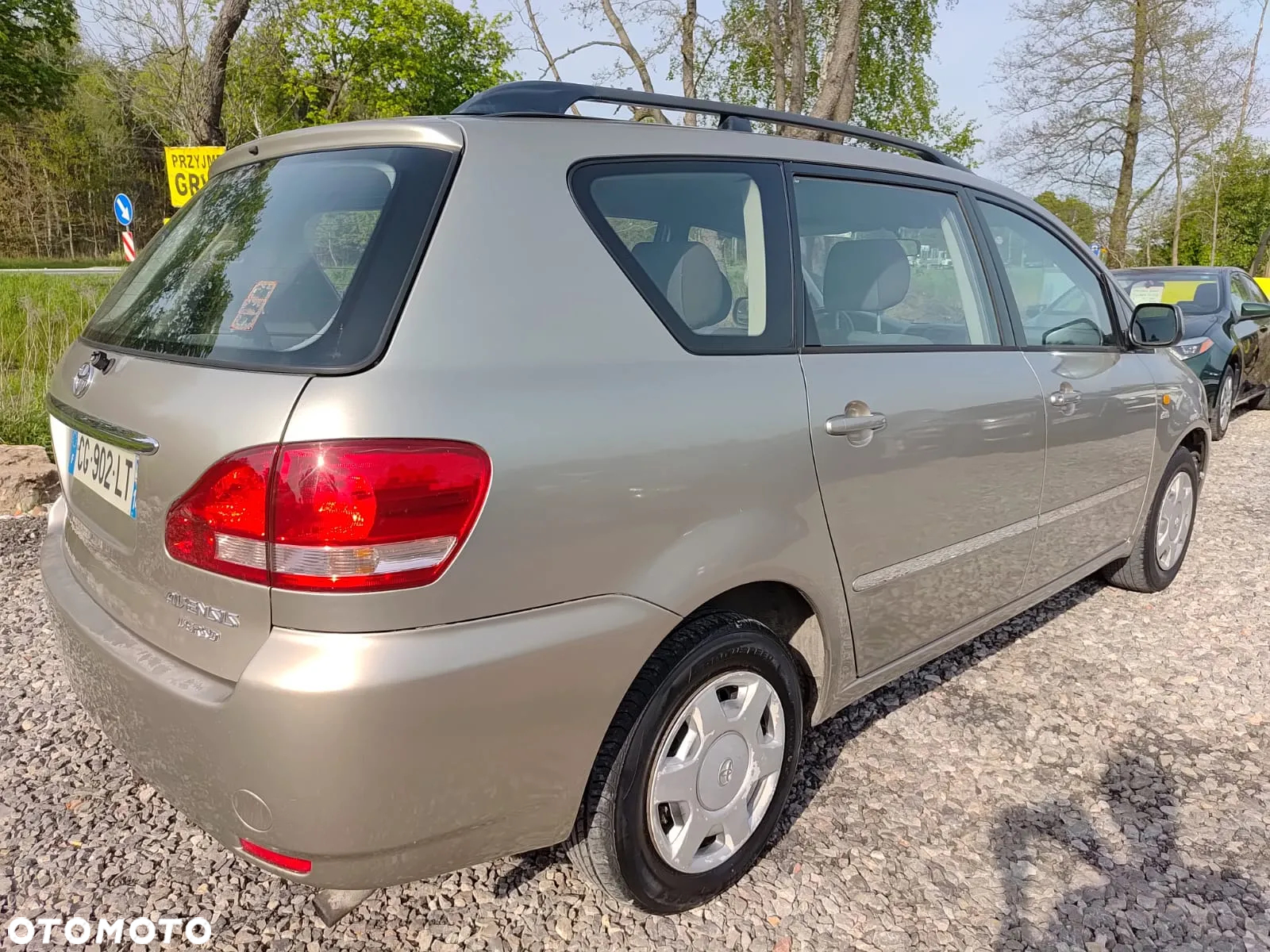 Toyota Avensis Verso D-4D - 6