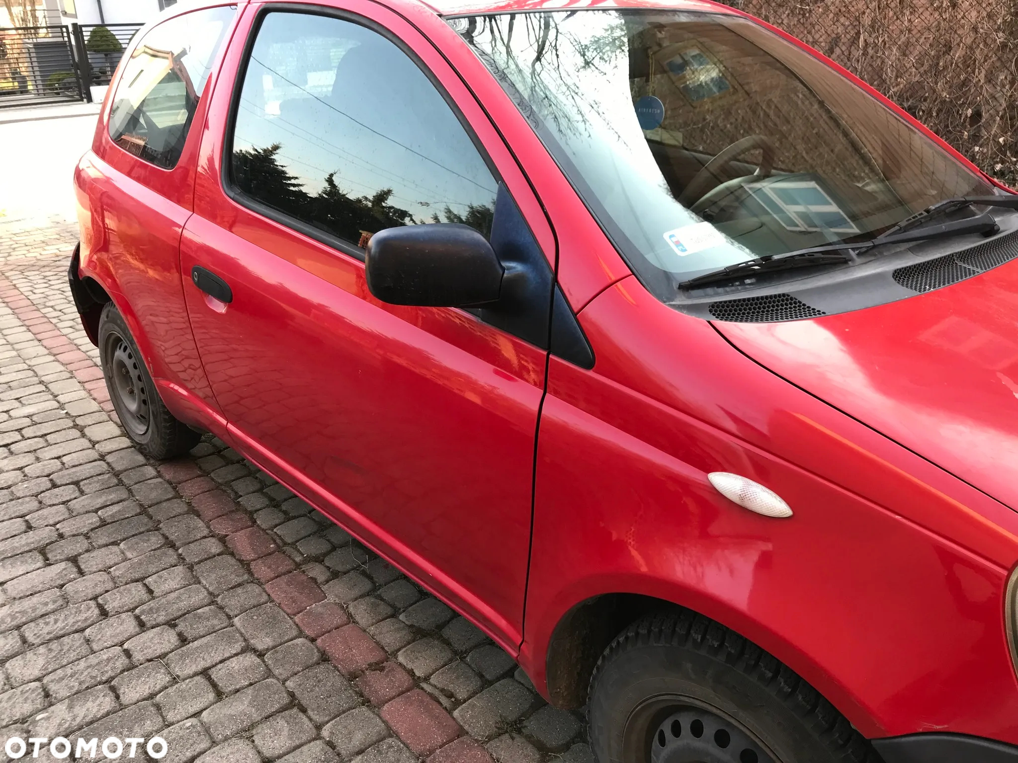 Toyota Yaris 1.0 Base - 4