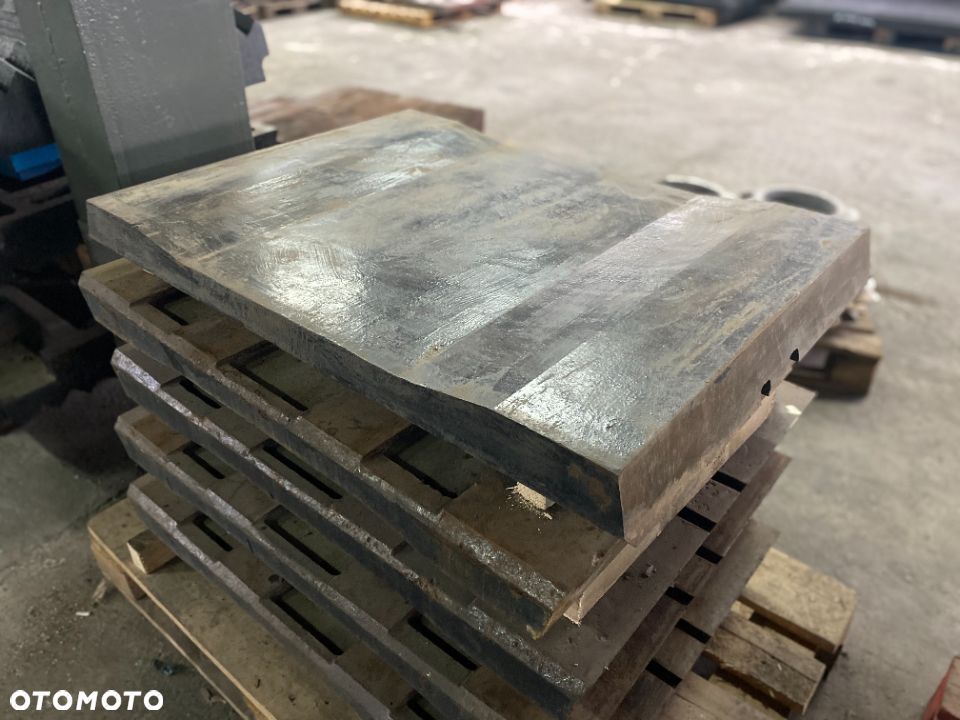 DCJ 1033 komplet szczęk do kruszarki 18%Mn - 4