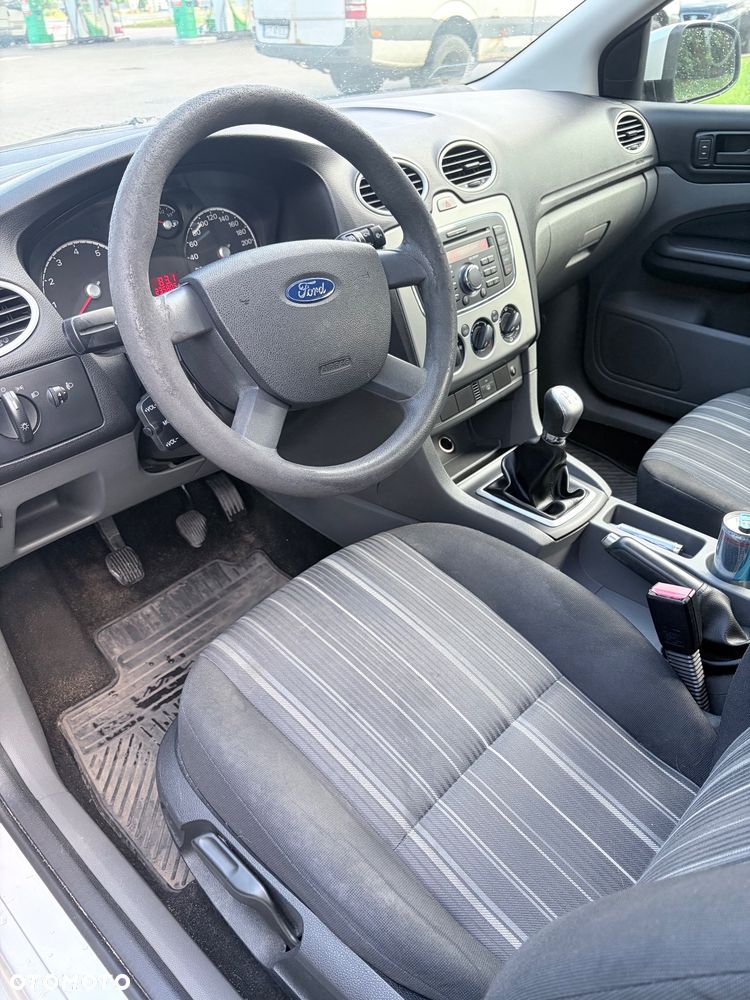 Ford Focus 1.6 Ambiente - 12