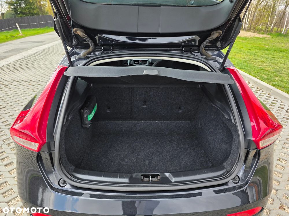 Volvo V40 D2 Momentum - 21