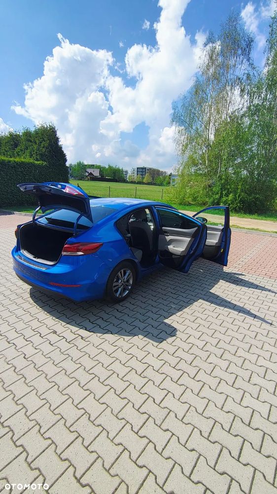 Hyundai Elantra 1.6 Comfort - 11