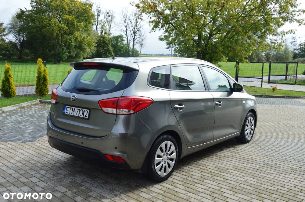 Kia Carens - 10