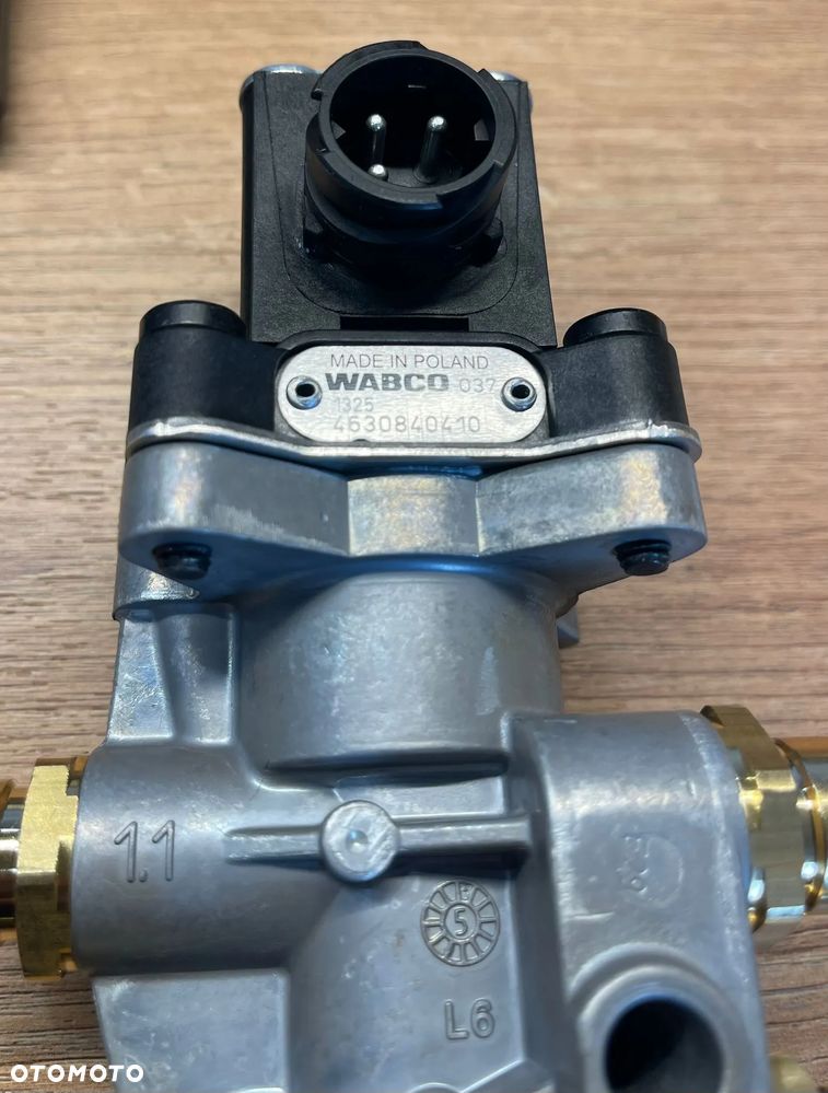 ZAWÓR WABCO podnoszenie osi 463 084 041 0 - 6