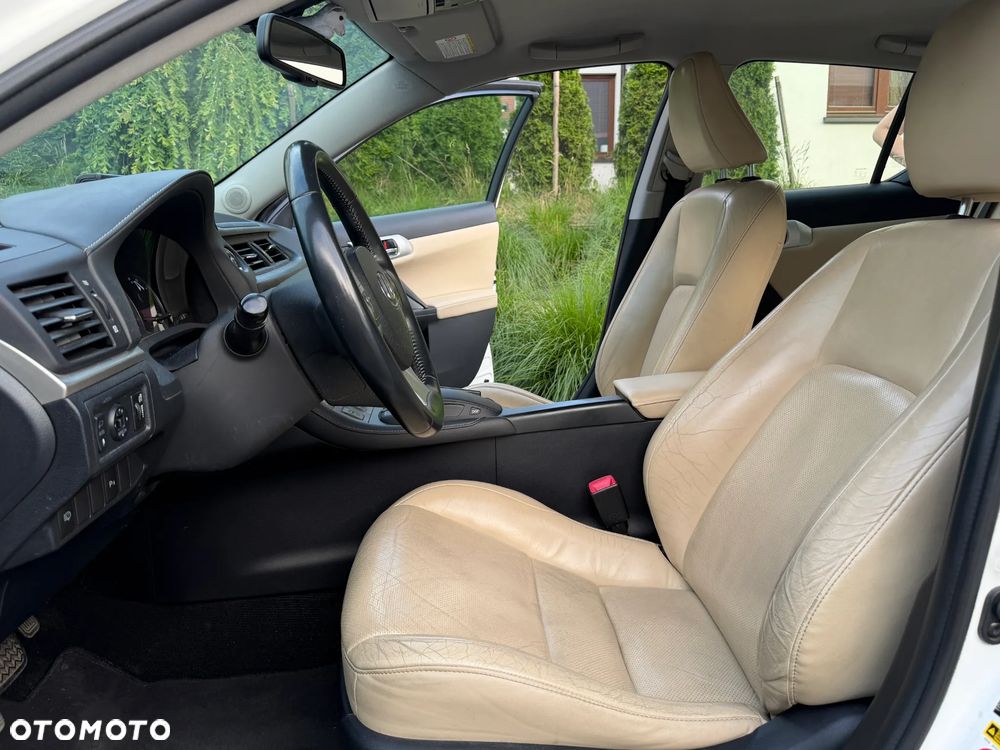 Lexus CT 200h Prestige - 10