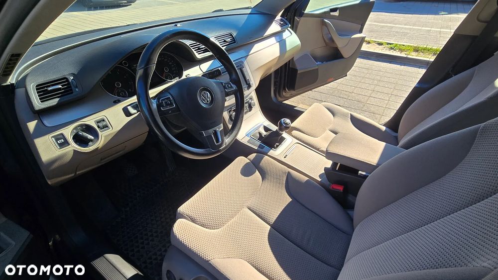 Volkswagen Passat - 14